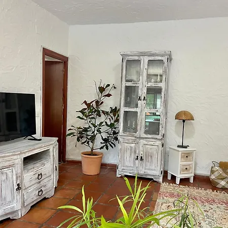 Con Piscina Privada En Bolonia Дом отдыха