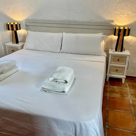 Con Piscina Privada En Bolonia Дом отдыха