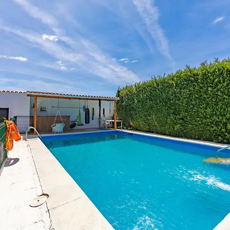 Con Piscina Privada En Bolonia Дом отдыха